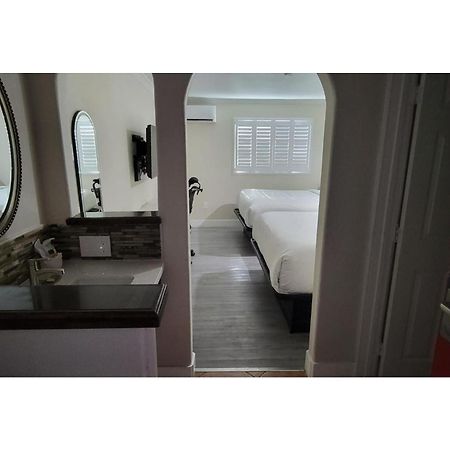 Hotel Avenida Victorville I 15 Екстериор снимка