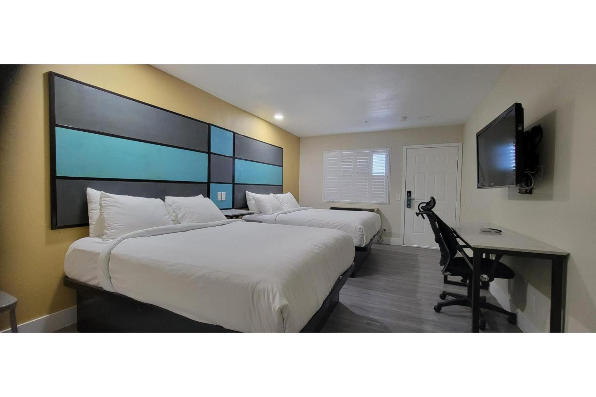 Hotel Avenida Victorville I 15 Екстериор снимка