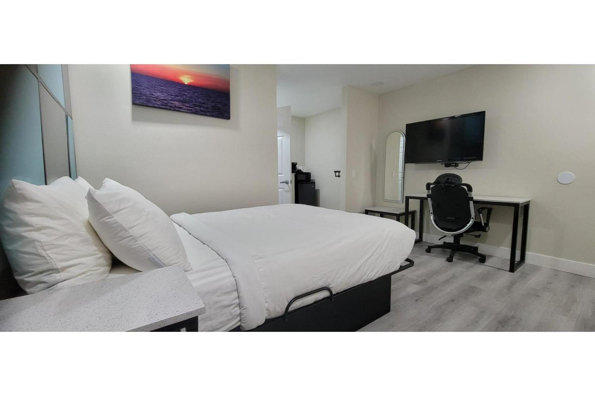 Hotel Avenida Victorville I 15 Екстериор снимка