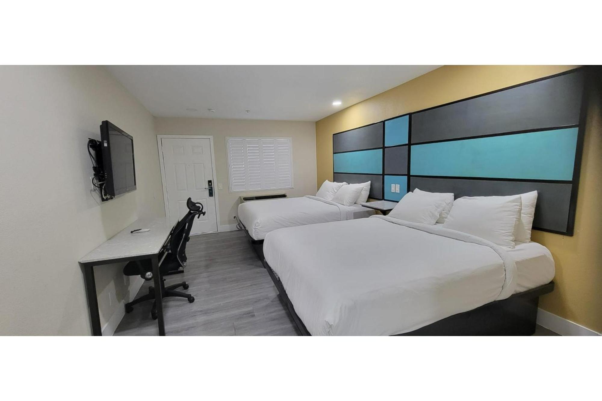Hotel Avenida Victorville I 15 Екстериор снимка