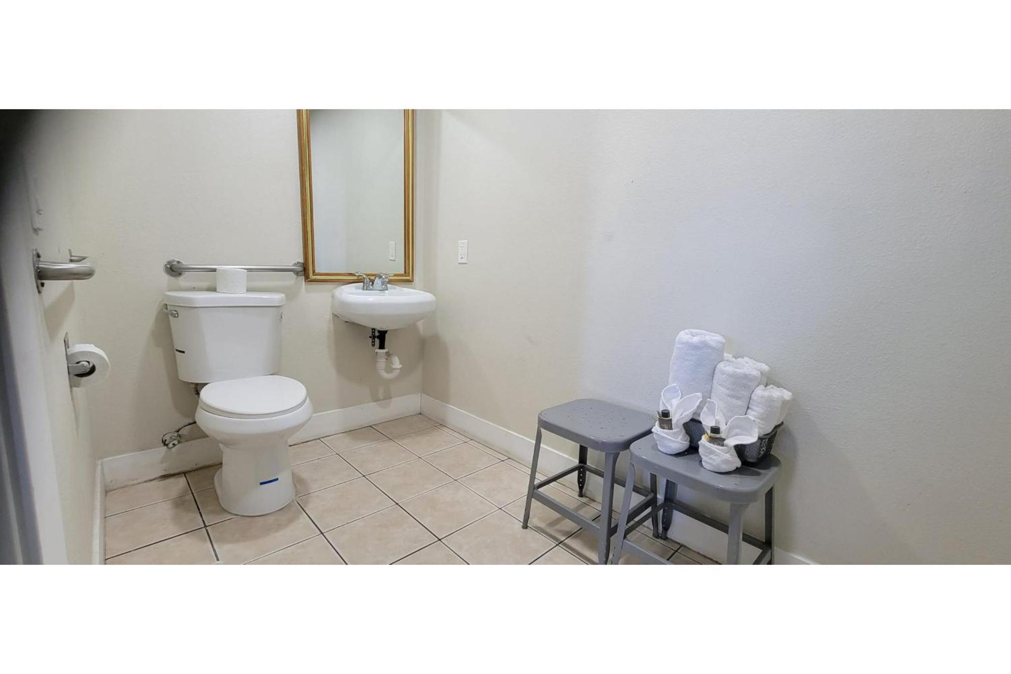 Hotel Avenida Victorville I 15 Екстериор снимка