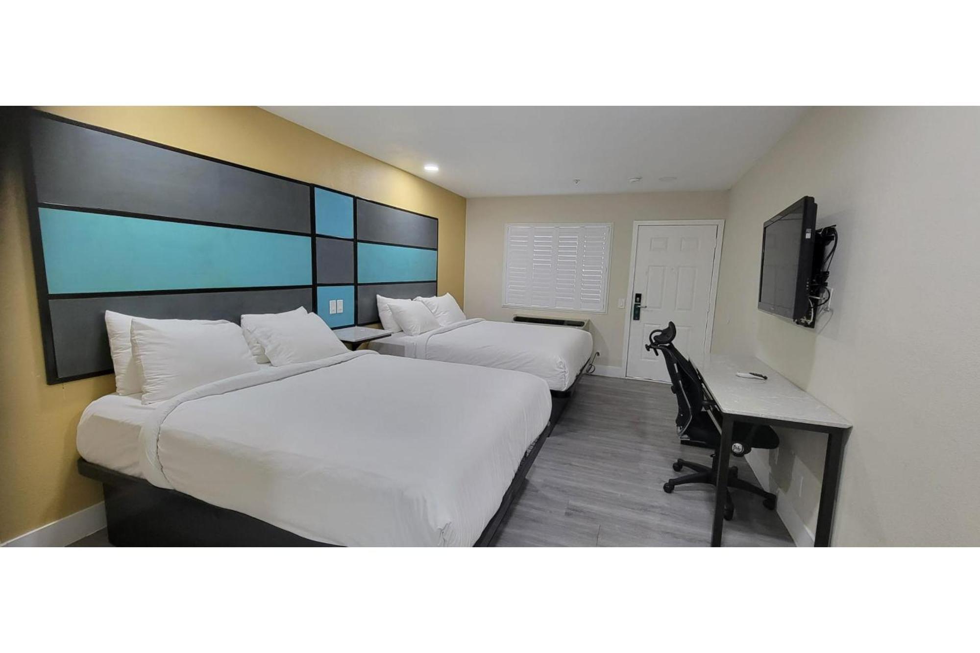 Hotel Avenida Victorville I 15 Екстериор снимка