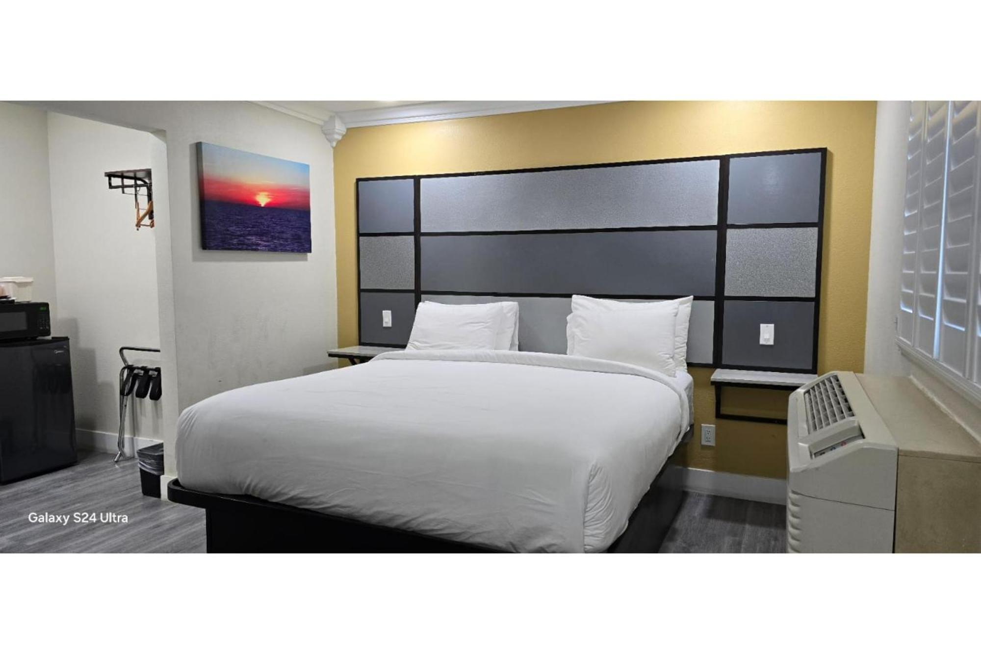 Hotel Avenida Victorville I 15 Екстериор снимка