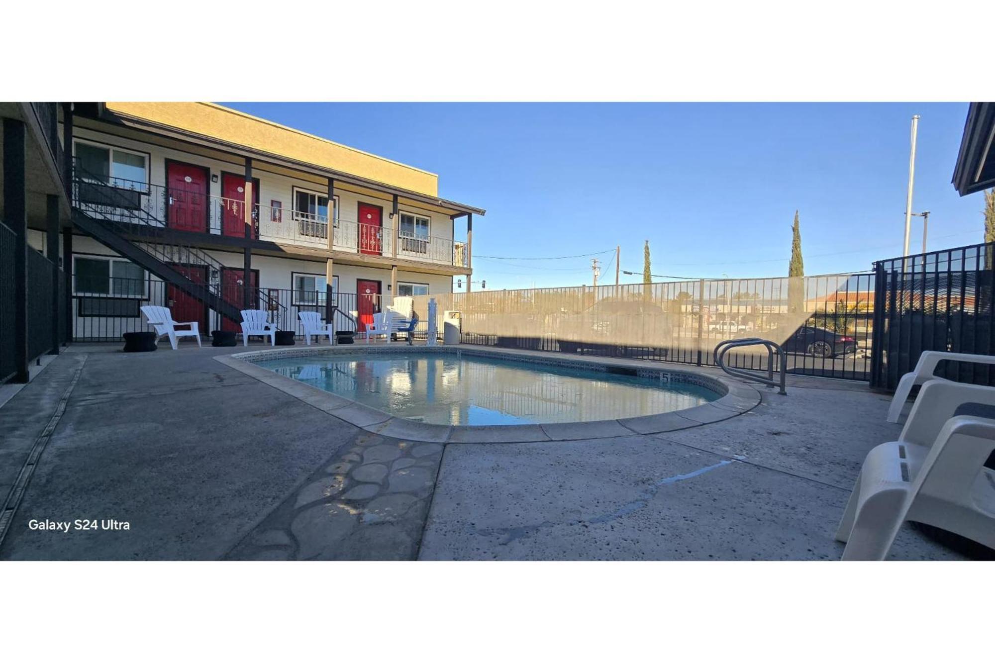 Hotel Avenida Victorville I 15 Екстериор снимка
