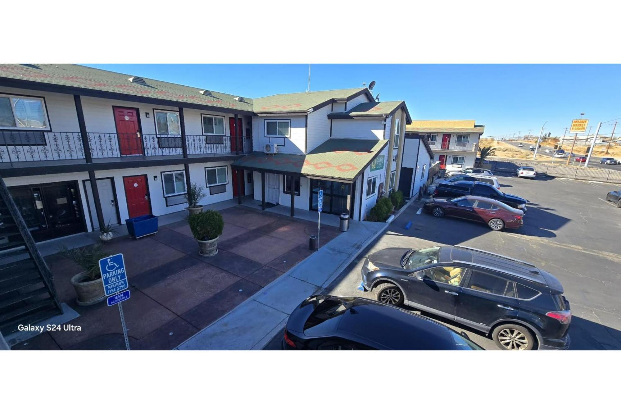 Hotel Avenida Victorville I 15 Екстериор снимка
